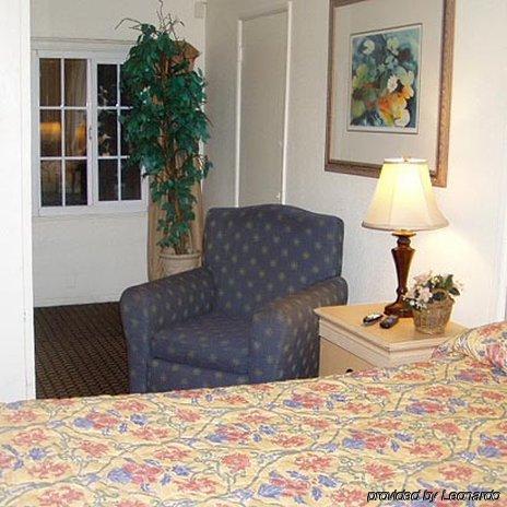 Stockton Travelers Motel Room photo