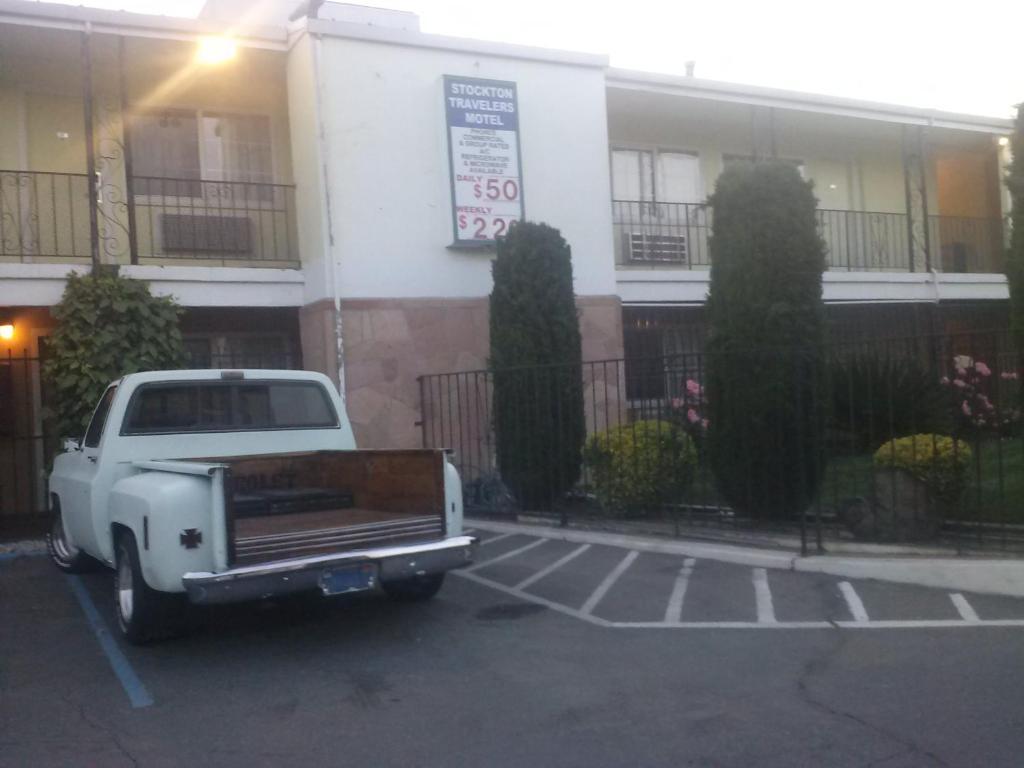 Stockton Travelers Motel Exterior photo